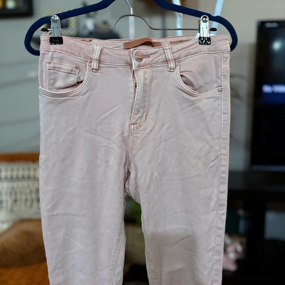 Soft Pink Cropped Ankle Jeans